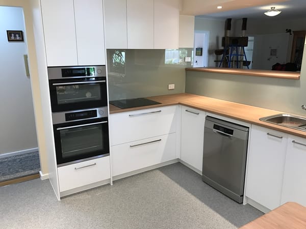 Keilor Village — Kitchen — image 3